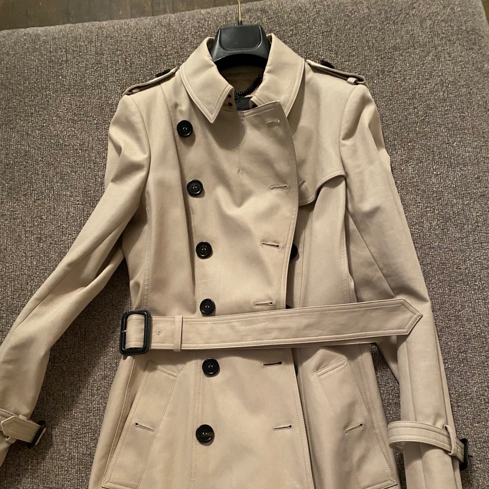 NEVER WORN Genuine Burberry Trench Coat